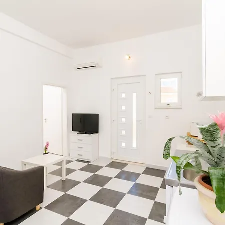 Amabilis - One Bedroom With Terrace And View Апартаменты Млини