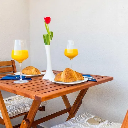 Apartment Amabilis - One Bedroom With Terrace And View Mlini