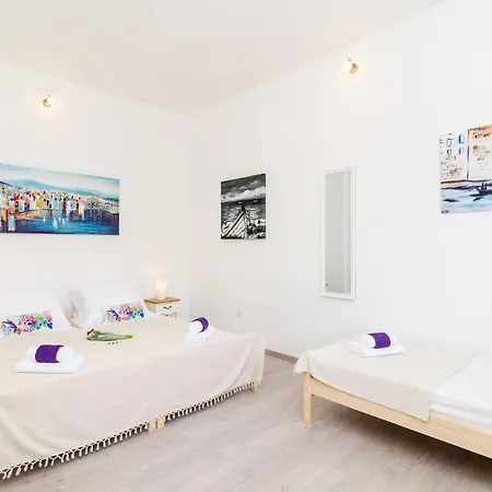 Amabilis - One Bedroom With Terrace And View