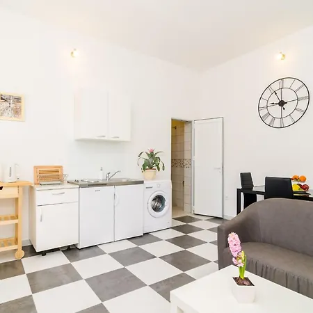 Amabilis - One Bedroom With Terrace And View Апартаменты *