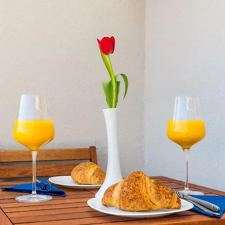 Amabilis - One Bedroom With Terrace And View Апартаменты *