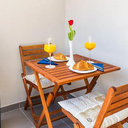 Apartment Amabilis - One Bedroom With Terrace And View Mlini