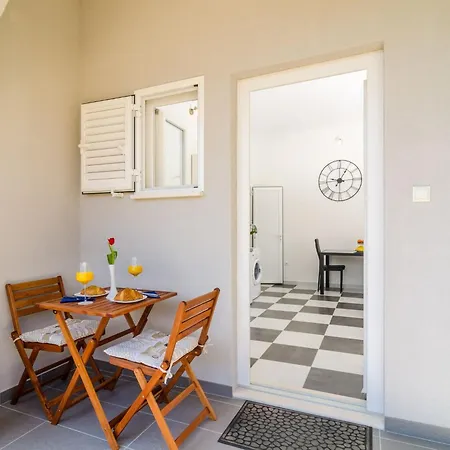 Amabilis - One Bedroom With Terrace And View *