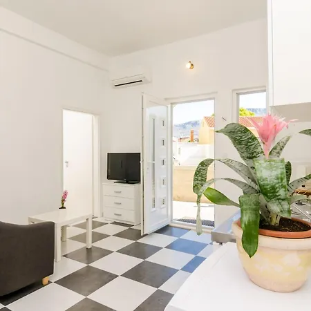 Amabilis - One Bedroom With Terrace And View