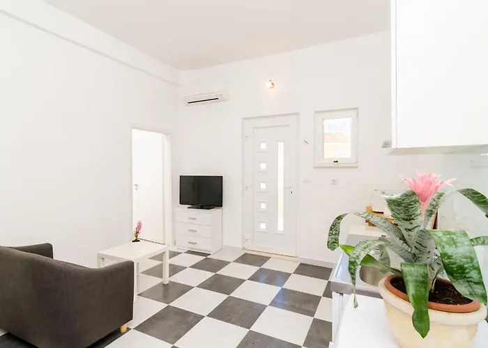 Amabilis - One Bedroom With Terrace And View شقة مْليني