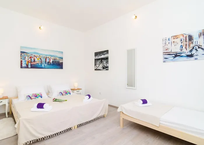 Amabilis - One Bedroom With Terrace And View