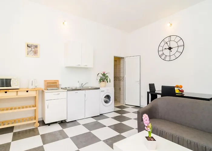 Amabilis - One Bedroom With Terrace And View شقة *