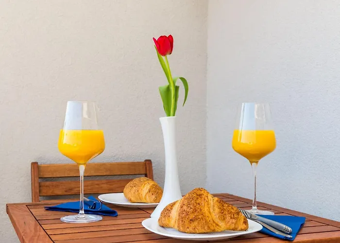 Amabilis - One Bedroom With Terrace And View شقة *