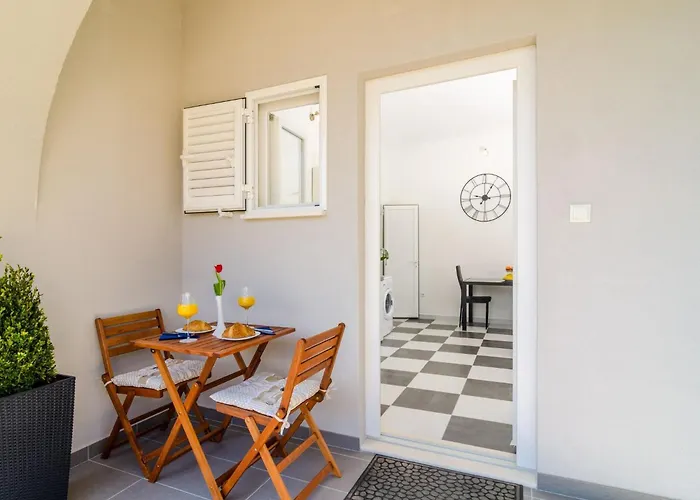 Amabilis - One Bedroom With Terrace And View *