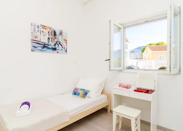 Amabilis - One Bedroom With Terrace And View * مْليني