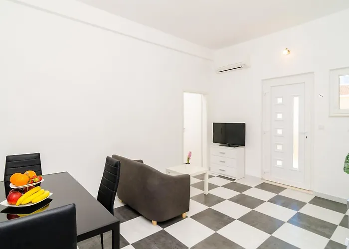 Amabilis - One Bedroom With Terrace And View شقة مْليني