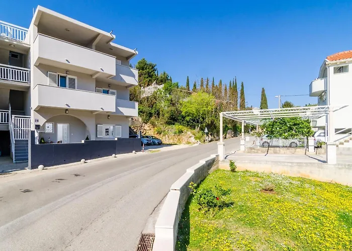 Amabilis - One Bedroom With Terrace And View شقة *